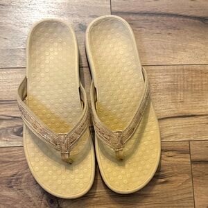 Vionic Beige Sandals women’s size 11